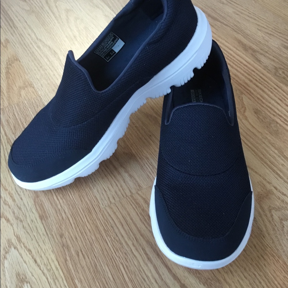 Skechers go walk slip on